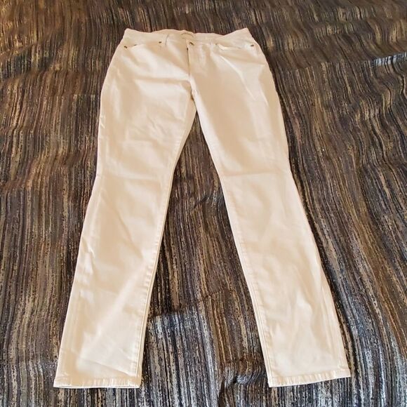 *Pale yellow 7 for all mankind skinny pants